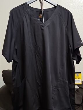 WonderWink Black V-Neck Short Sleeve Scrub Top with Patch Pockets